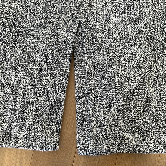RW&CO. Twill Pencil Skirt with Front & Back Slit. Size 4. Dark Blue & White - Picture 3 of 7